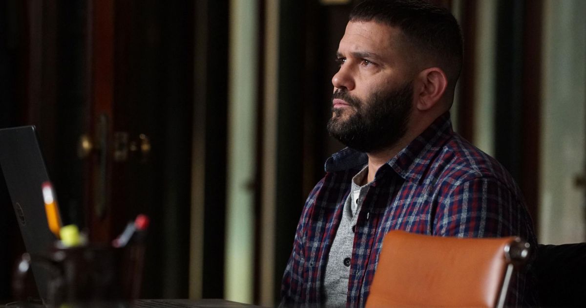 Scandal saison 5, épisode 2 : Guillermo Diaz (Huck) sur une photo