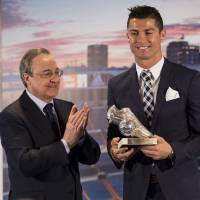 Cristiano Ronaldo honoré par le Real Madrid : son fils lui vole (presque) la vedette