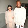 Kim Kardashian enceinte et Kanye West se rendent à l'anniversaire de Kim le 21 octobre 2015 à Los Angeles