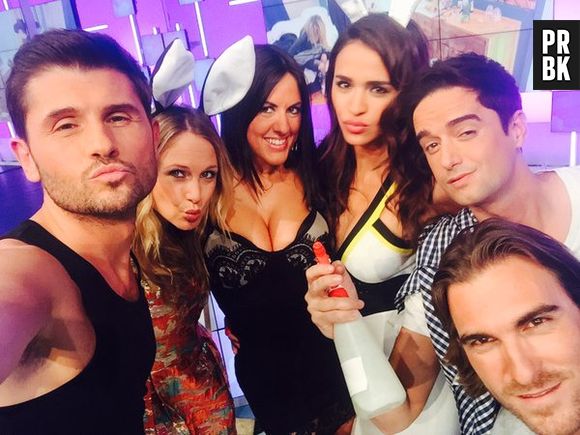 Leila Ben Khalifa, Christophe Beaugrand, Adrien Lemaître, Julie Taton, Kévin et Claudia en mode sexy méange dans le Debrief de Secret Story 9 le 22 octobre 2015 sur NT1