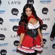 Kim Kardashian : best-of de ses costumes d'Halloween, Le Petit Chaperon Rouge sexy