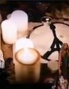 Céline Dion chante L'Hymne à l'amour en hommage aux victimes des attentats de Paris aux MTV American Music Awards 2015, le 22 novembre 2015