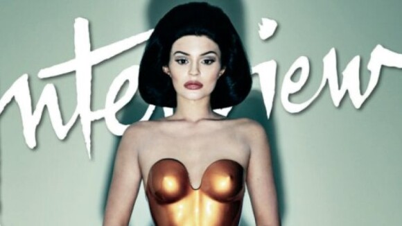 Kylie Jenner trop sexy ? Son dernier photoshoot taclé par Kris Jenner