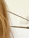 Caroline (Les Princes de l'amour 3) coupe une mèche de cheveux pour Djémil dans l'épisode 20 du 4 décembre 2015, sur W9