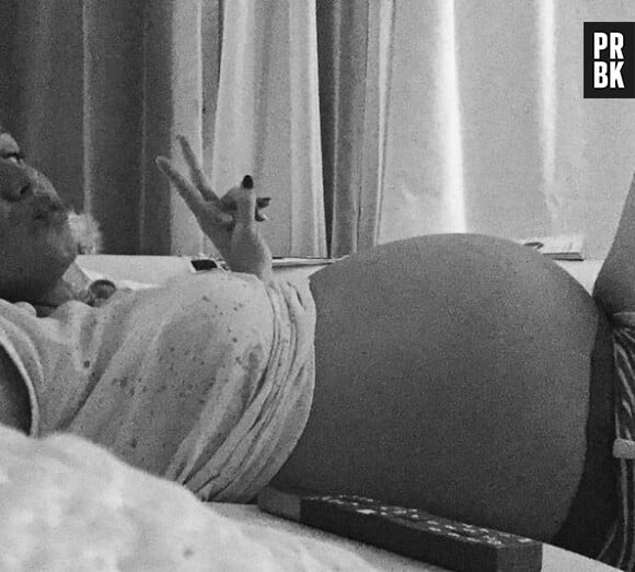 Aurélie Van Daelen dévoile son gros baby-bump sur Instagram