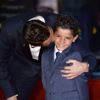 Cristiano Ronaldo &quot;humilie&quot; son fils pendant un concours de coups francs