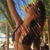 Emily Ratajkowski topless et en bikini sur Instagram