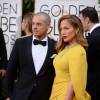 Jennifer Lopez et Casper Smart sur le tapis-rouge des Golden Globes 2016 le 10 janvier à Los Angeles