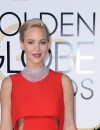 Jennifer Lawrence sur le tapis-rouge des Golden Globes 2016 le 10 janvier à Los Angeles