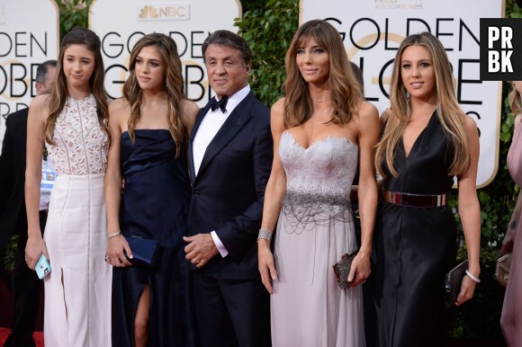 Sylvester Stallone avec sa femme et ses filles sur le tapis-rouge des Golden Globes 2016 le 10 janvier à Los Angeles