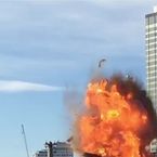 Londres : un bus explose en pleine rue... "à cause" de Jackie Chan