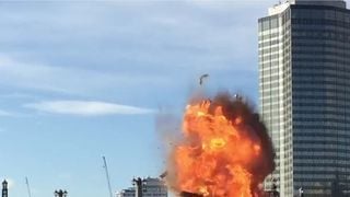 Londres : un bus explose en pleine rue... "à cause" de Jackie Chan
