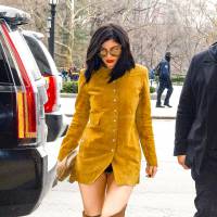 Kylie Jenner oublie son pantalon et dévoile sa culotte dans les rues (glaciales) de New York