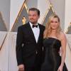 Leonardo DiCaprio et Kate Winslet prennent la pose sur le tapis rouge des Oscars le 28 février 2016