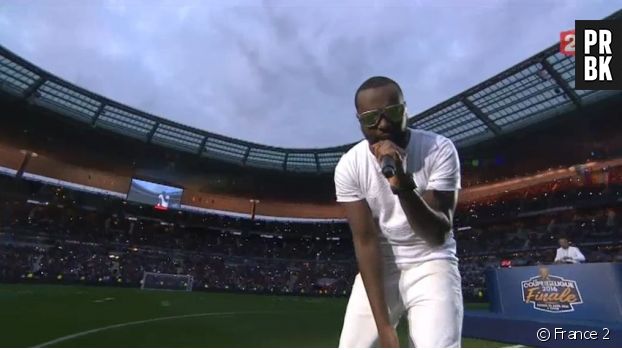 Maitre Gims hué et sifflé au stade de France pour la finale de la coupe de la ligue le 23 avril 2016