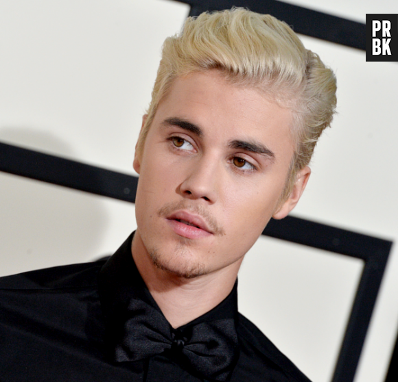 Justin Bieber sur le tapis rouge des Grammy Awards en février 2016.