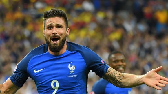 M. Pokora, Serge Aurier... Les stars fêtent la victoire de la France face à la Roumanie