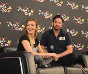Katie Cassidy et Colin Donnell à la convention Super Heroes Con 2 le 11 juin 2016