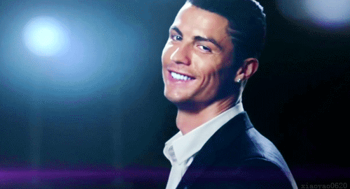 Cristiano Ronaldo tombe sous le charme d'une hôtesse