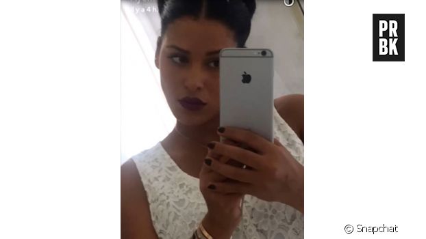 Ayem Nour sublime sur Snapchat, elle dévoile comment se passe sa maternité.