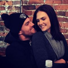 Stephen Amell : un faux mariage avec Cassandra Jean ? La star de Arrow pousse un coup de gueule 😤