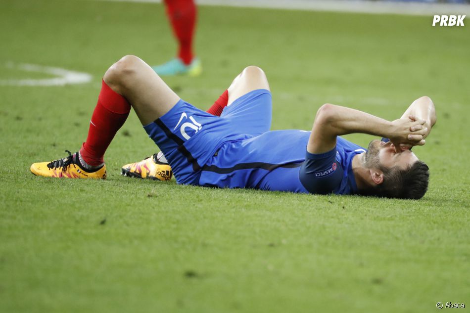 André-Pierre Gignac au sol après la victoire du Portugal à ...