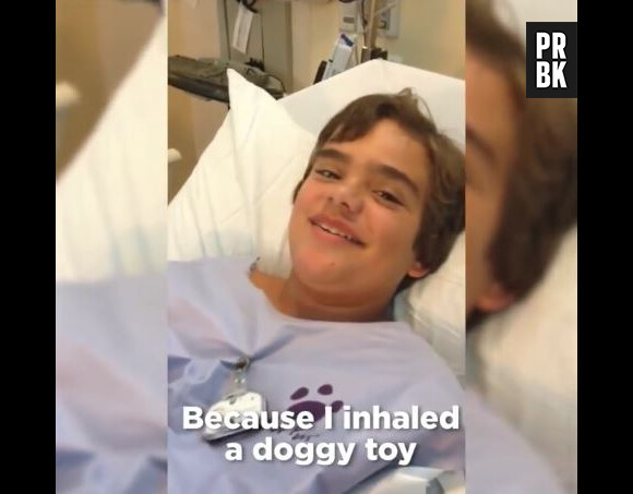 Un enfant a avalé le jouet qui couine de son chien