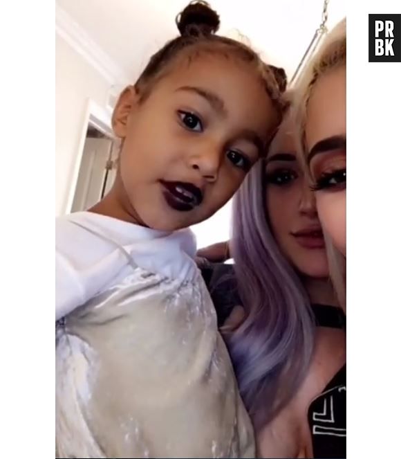Kylie Jenner donne des cours de maquillage à North West, la fille de Kim Kardashian et Kanye West.
