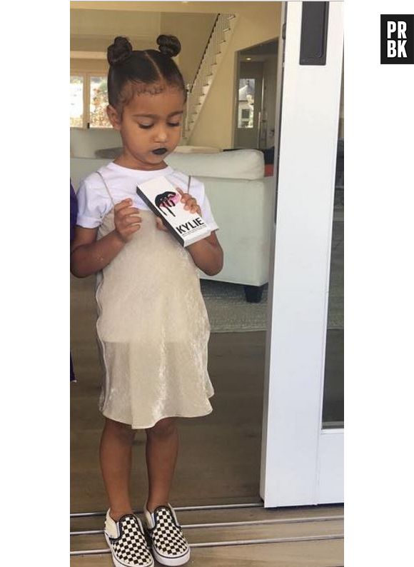 Kylie Jenner donne des cours de maquillage à North West, la fille de Kim Kardashian et Kanye West.