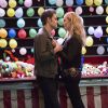 The Vampire Diaries saison 8, épisode 5 : Stefan (Paul Wesley) et Caroline (Candice Accola) sur une photo