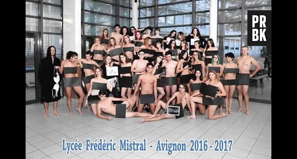 Des lycéens posent entièrement nus pour leur photo de classe... enfin presque