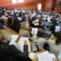 Quand des profs distribuent les corrigés d'un partiel au lieu des questions... ?