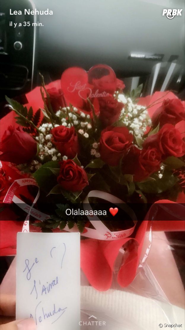 Ricardo Pinto a offert un magnifique bouquet de fleurs à Nehuda