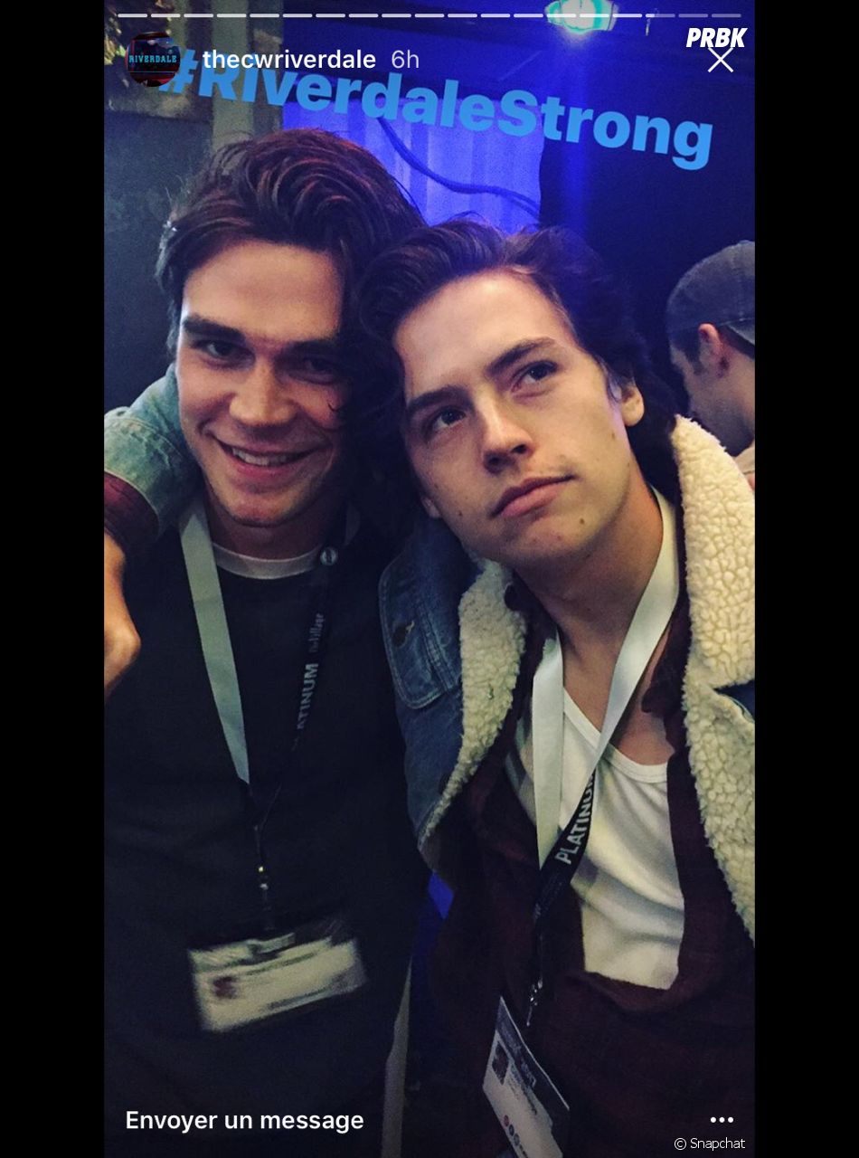 Cole Sprouse Riverdale Et K J Apa De Riverdale Purebreak