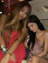 Kylie Jenner et son amie Jordyn Woods sont venues au bal de promo d'un fan !