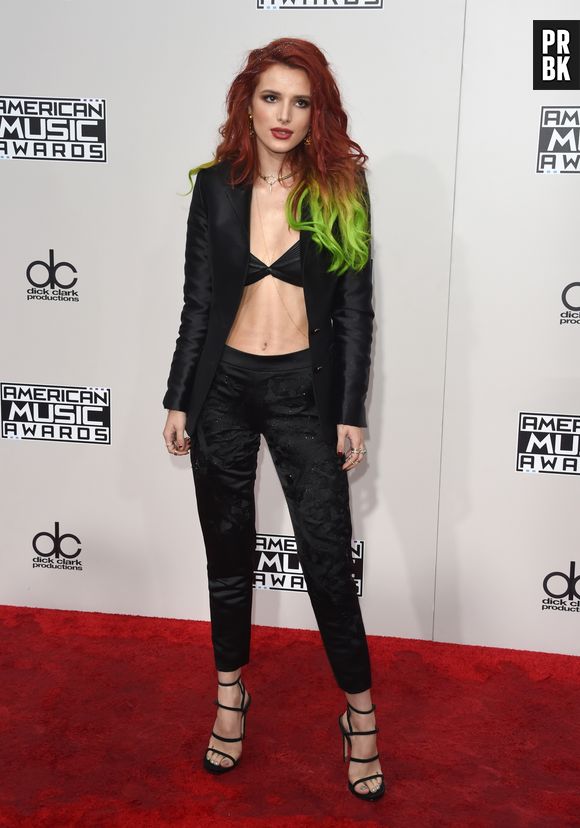 Bella Thorne et Kristen Stewart en couple ? La sexy girl de "Famous in love" aimerait bien sortir avec la star de Twilight !