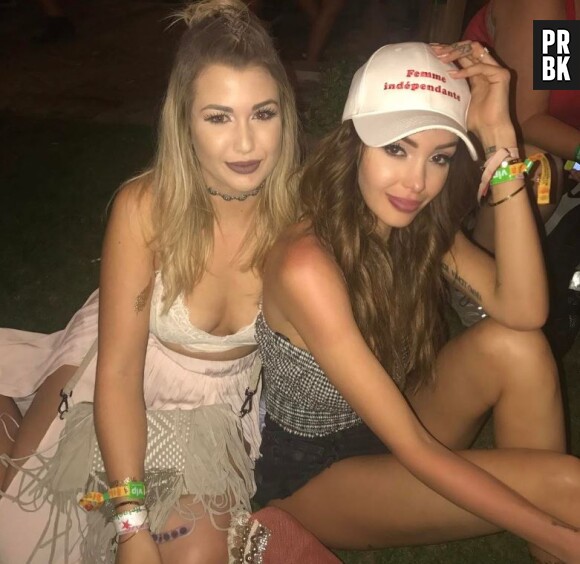 Nabilla Benattia et EnjoyPhoenix à Coachella 2017 : elles posent ensemble pour une photo Instagram.