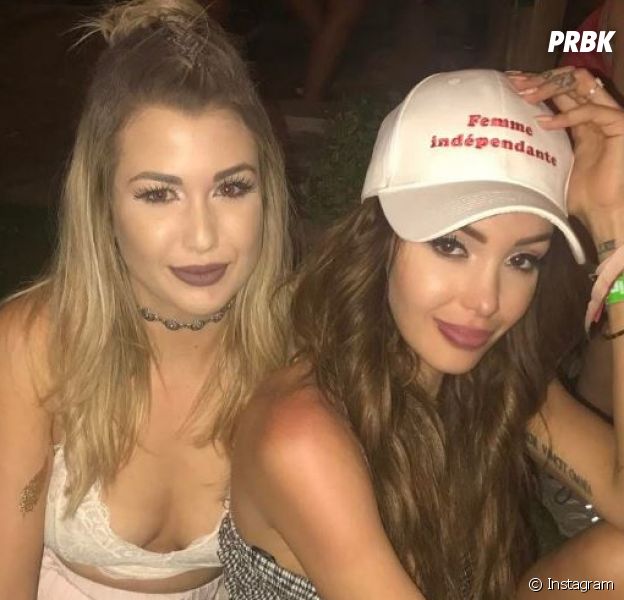 Nabilla Benattia et EnjoyPhoenix à Coachella 2017 : elles posent ensemble pour une photo Instagram.