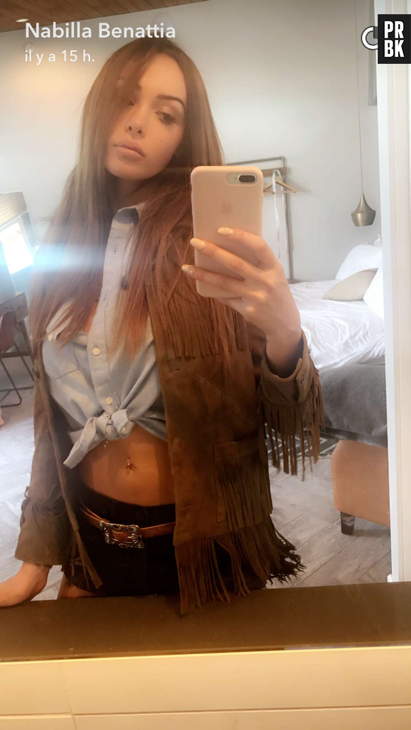Nabilla Benattia et EnjoyPhoenix à Coachella 2017 : elles posent ensemble pour une photo Instagram.