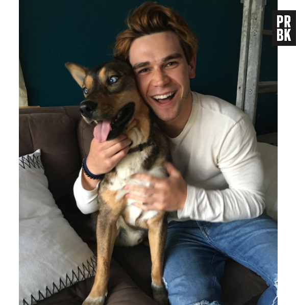 K.J. Apa (Riverdale) en couple ou célibataire ? Sa réponse mystérieuse