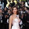 Bella Hadid sublime au Festival de Cannes le 17 mai 2017