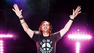 David Guetta collabore avec Kelis sur Acapella ... le clip trés coloré!