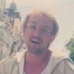 Tom Felton : la star d'Harry Potter chante incognito dans les rues de Prague