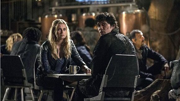 The 100 saison 5 : Clarke et Bellamy enfin en couple ? La réponse du créateur