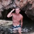 Benoit Dubois torse nu : le chroniqueur exhibe ses abdos et ses muscles pendant ses vacances d'été 2017