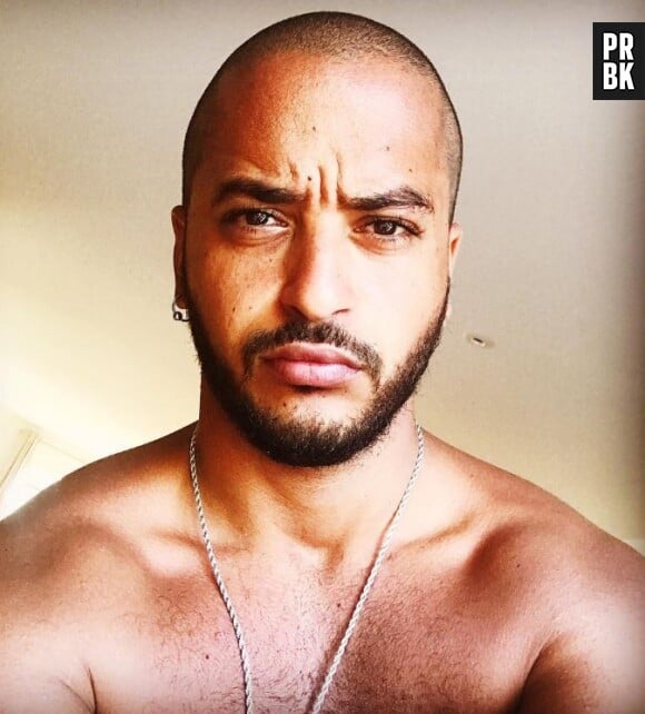 Slimane a changé de tête : fini le brun, le chanteur de The Voice est passé au blond polaire !
