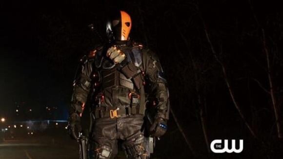 Arrow saison 6 : de nouveaux flashbacks sur... Deathstroke