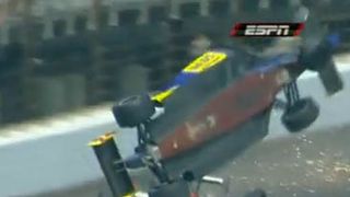 Regardez ce crash à 320 km/h sur le circuit d' Indianapolis de nascar
