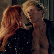 Logan Paul face à une version zombie sexy de Bella Thorne dans son clip &quot;Outta My Hair&quot;