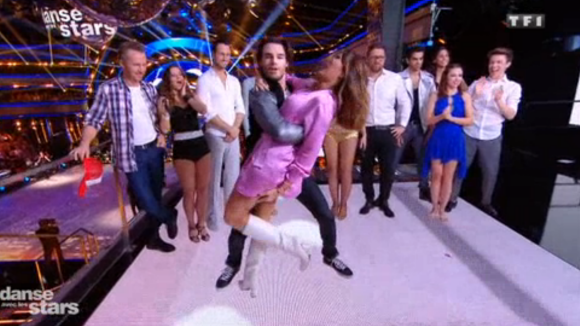 Karine Ferri (Danse avec les stars 8) en robe courte : double accident de culotte pour l'animatrice